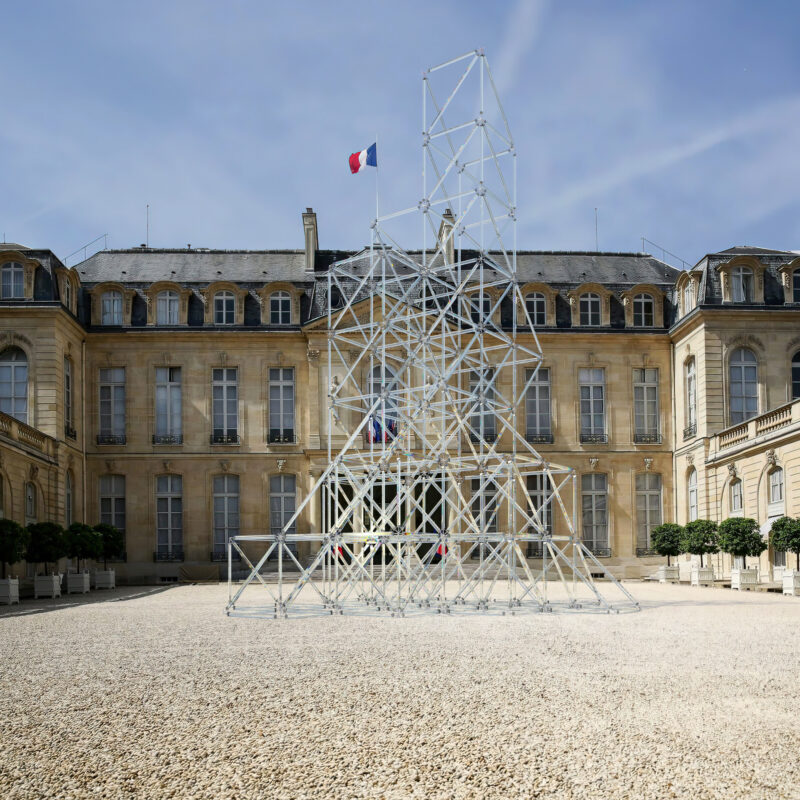 VUE DU PALAIS DE L' ELYSEE ET DE LA COUR EN GRAVIERS